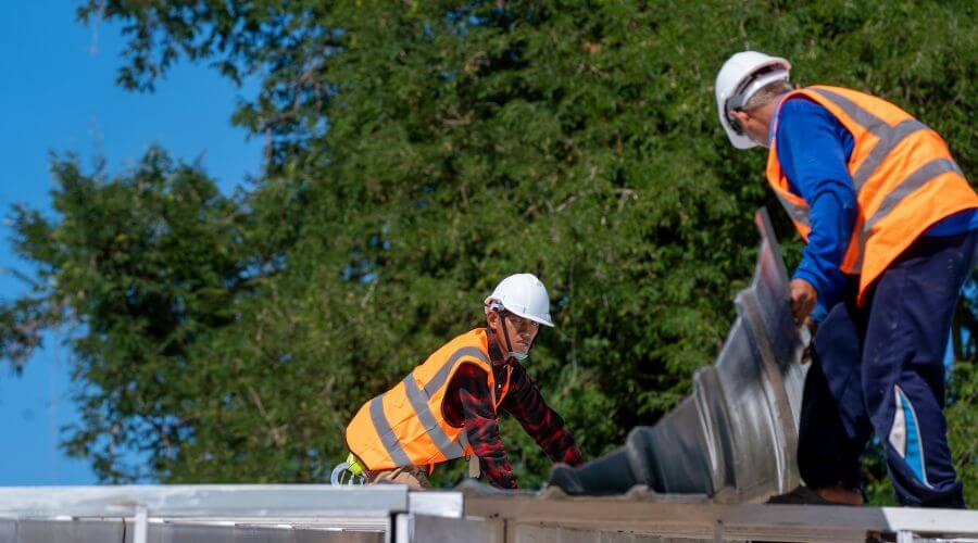 Professional gutter cleaning in Weed, NM